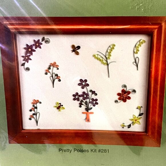 Vintage Craft Kit Beginner Quilling Paper Filigree Petty Point Pretty Posies and - Picture 2 of 10